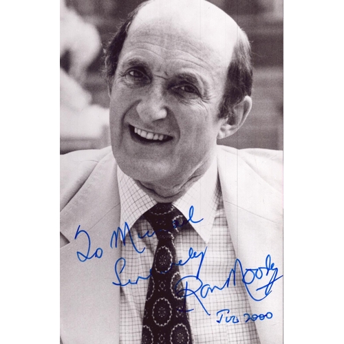 173 - Ron Moody signed 6x4 inch black and white photo. Dedicated.