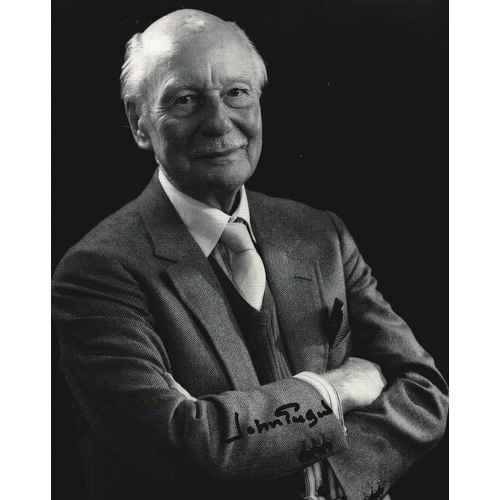 287 - John Gielgud signed 5x6 inch Approx black & white photo.