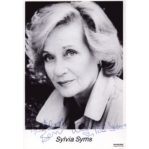 365 - Sylvia Syms 6x4 black and white photo, dedicated.