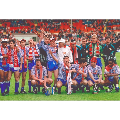 457 - Neil Webb  signed coloured photo, 12x8inch, Manchester United team  photo.