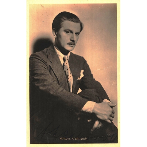 117 - Anton Walbrook signed vintage 5.5x3.5 inch black & white photo postcard.