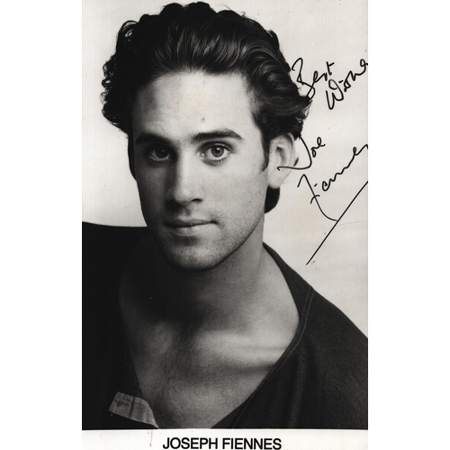 92 - Joseph Fiennes signed 5.5x3.5 inch promo black & white photo.