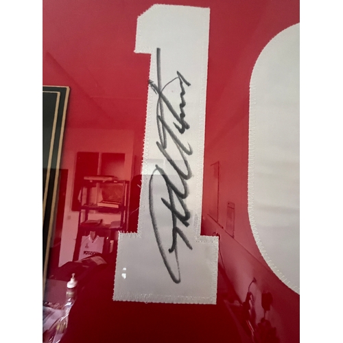 451 - Sir Geoff Hurst hand signed 1966 England World Cup Winners  tribute shirt. Nicely mounted with , mat... 