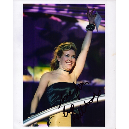 123 - Cerys Mathews signed 10x8inch colour photo.
