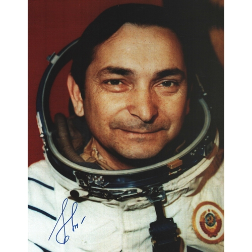 64 - Cosmonaut Valery Bykovsky singed 10x8 colour photograph.