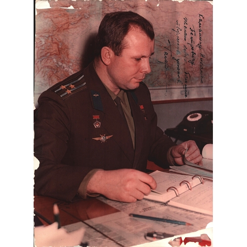 70 - Soviet cosmonaut Yuri Gagarin singed 11x8 colour photograph.