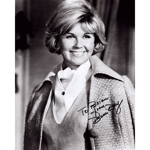 112 - DORIS DAY Actress signed 8x10 Photo.