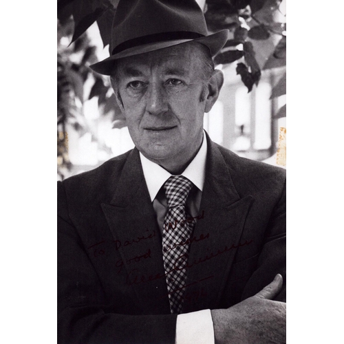 119 - ALEC GUINESS Actor Signed Photo.