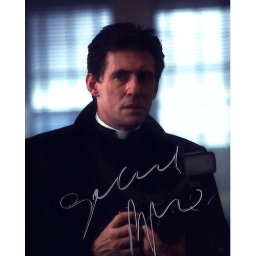 83 - Gabriel Byrne signed 10x7inch colour photo.
