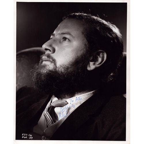 161 - Peter Ustinov signed 10x8inch black and white photo.