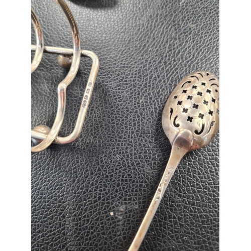 35 - A mixed lot of silver comprising a toast rack having a leaf finial. A silver handled slice, tongs, p... 