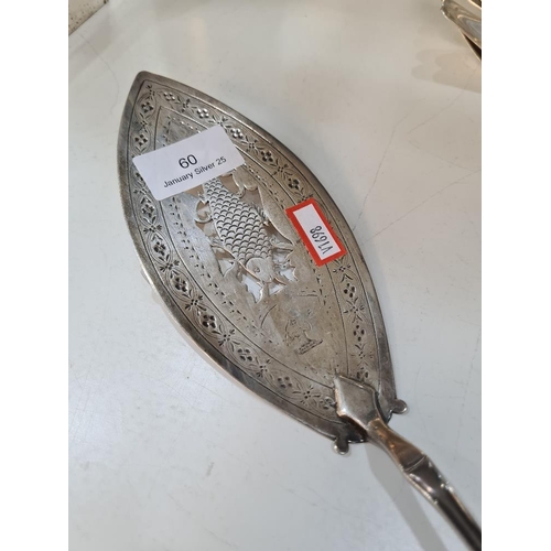 60 - A Georgian silver fish slice having pierced fish centre and a pierced border. Hallmarked London 1809... 