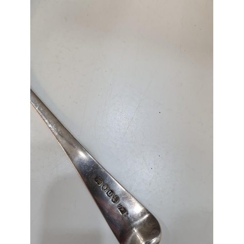 60 - A Georgian silver fish slice having pierced fish centre and a pierced border. Hallmarked London 1809... 