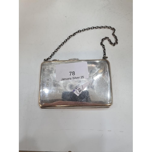 78 - A silver purse of vacant design with a chain. Chester 1913. Maker's mark worn. Condition report: No ... 