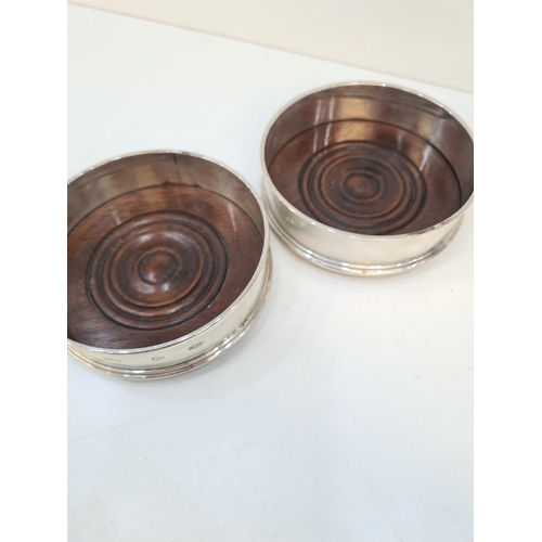 9 - A pair of silver coasters by John Bull Ltd., London 1987. Condition report: No obvious damage seen