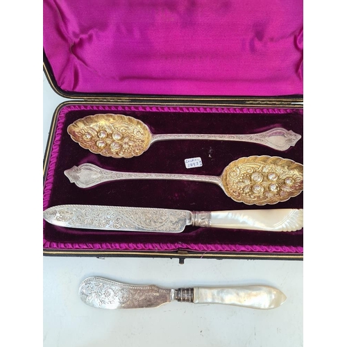 93 - A very pretty cased set of silver berry spoons, London 1893. Beautiful gilt bowls of fruit and folia... 