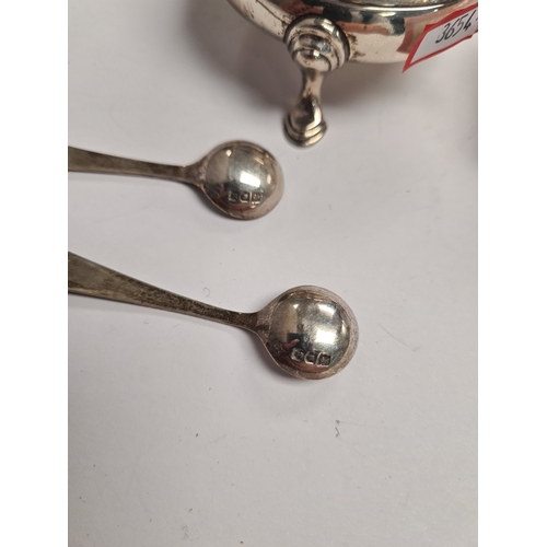 3 - A pair of silver Georgian salts by John Muns, London 1763. On three feet with silver salt spoons, no... 