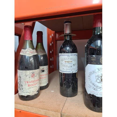 26 - 11 bottles mixed French red wine including some 1970s bottles