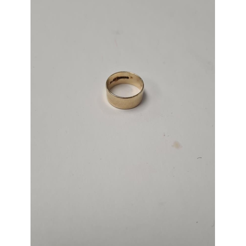 1001 - 9ct gold plain wedding band, marked 375, size K, approx 3.2g