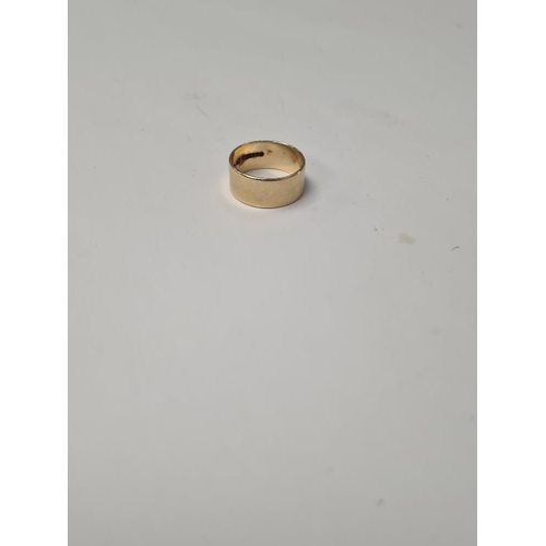 1001 - 9ct gold plain wedding band, marked 375, size K, approx 3.2g