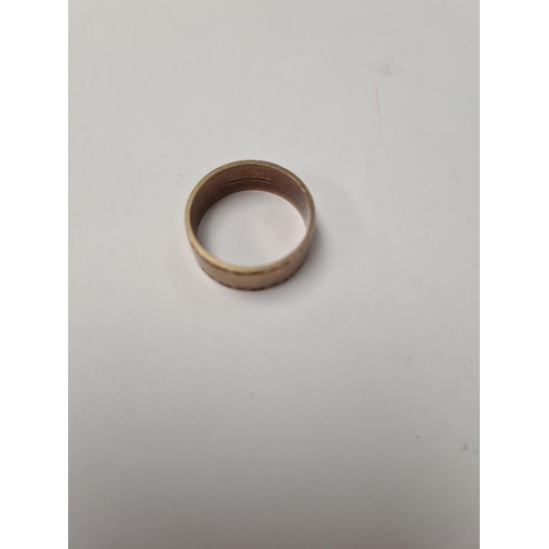 1006 - 9ct yellow gold wedding band, size T, marked 375, 5.12g approx