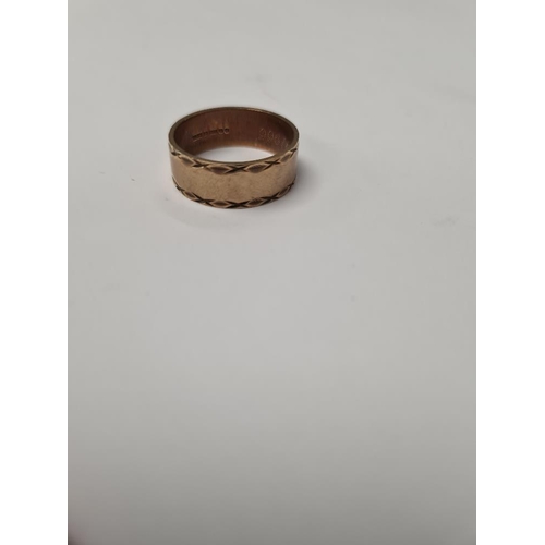 1006 - 9ct yellow gold wedding band, size T, marked 375, 5.12g approx