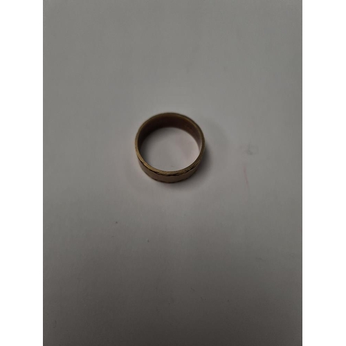 1006 - 9ct yellow gold wedding band, size T, marked 375, 5.12g approx