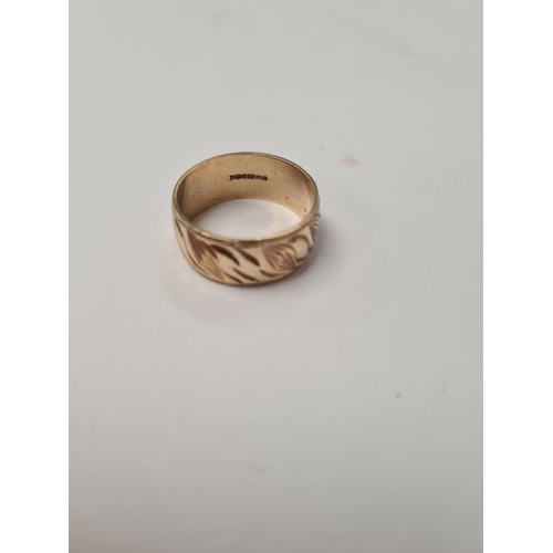 1014 - 9ct yellow gold wedding band with all over decoration, size V, 5.6g approx