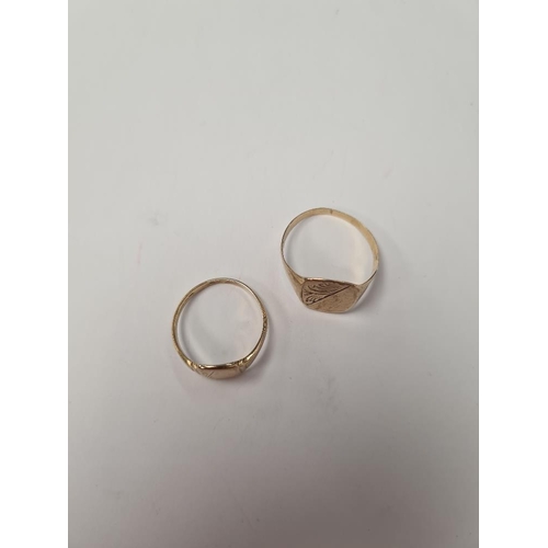 1021 - 9ct yellow gold signet ring with half engraved panel and a similar smaller one, sizes W + T, 5g appr... 