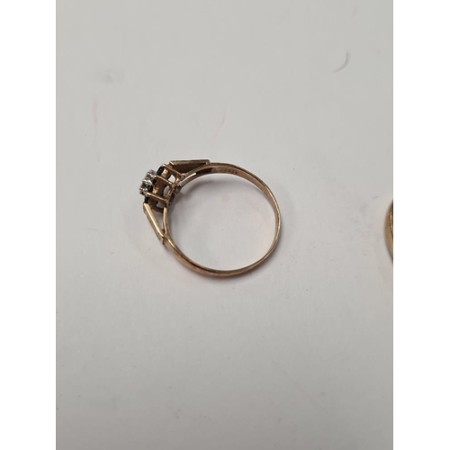 1023 - 9ct yellow gold gypsy ring with 3 round cut gamets in starburst settings, marked 375, size T and a 9... 