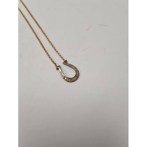 1024 - 9ct yellow gold necklace comprising fine belcher chain with central horseshoe panel inset with small... 