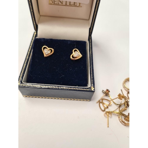 1027 - Quantity of 9ct yellow gold stud earrings to include heart shaped pair, knot design examples, tassel... 