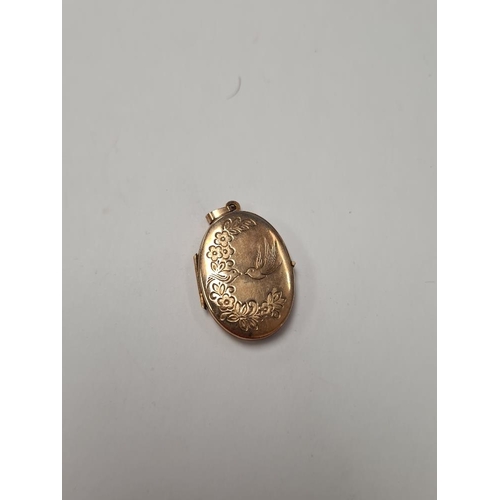 1029 - 9ct yellow gold oval locket decorated birds and flowers, marked 375, 2.7cm x 2cm, 3.73g approx