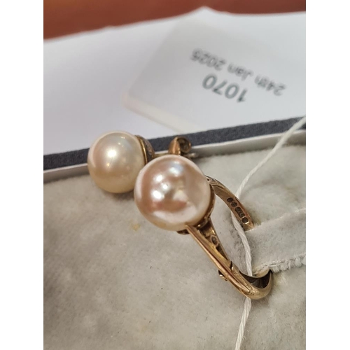 1070 - 9ct yellow gold dress ring with large simulated pearl, marked 375, maker WG Ltd and a similar pair y... 