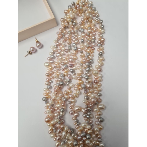 1085 - A cultured freshwater pearl bead necklet consisting of potato shaped pastel coloured cultured freshw... 