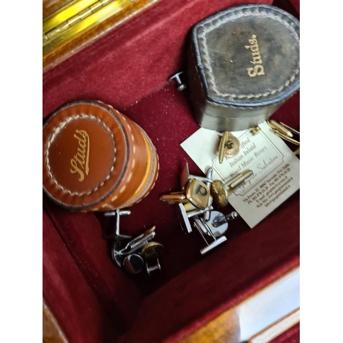 1100 - Boxed ladies citizen watch, gents fashion watch, cufflinks and small quantity of costume jewellery 