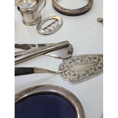 1126 - A mixed silver lot comprising ornate embossed glove stretchers, shoe horn, two heavy silver ashtrays... 