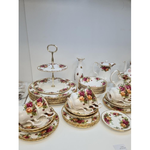 1174 - Quantity of Royal Albert Old Country Roses dinner and teaware