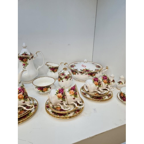 1174 - Quantity of Royal Albert Old Country Roses dinner and teaware