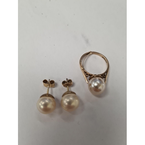 1070 - 9ct yellow gold dress ring with large simulated pearl, marked 375, maker WG Ltd and a similar pair y... 