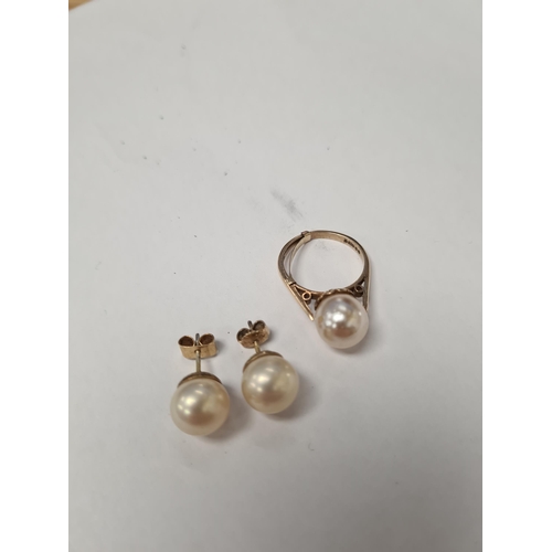 1070 - 9ct yellow gold dress ring with large simulated pearl, marked 375, maker WG Ltd and a similar pair y... 