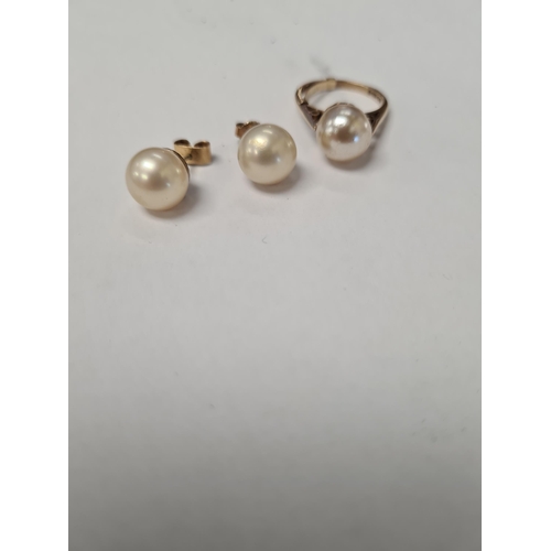 1070 - 9ct yellow gold dress ring with large simulated pearl, marked 375, maker WG Ltd and a similar pair y... 