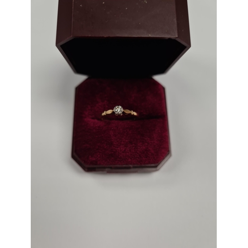 1041 - 18ct yellow gold Solitaire diamond ring illusion set, 18ct and Platinum mount, size M, approx 2g