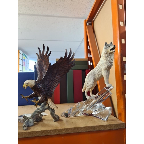 107 - Large Franklin Mint lamp in form of Snowy Owl, 2 other Franklin Mint birds and a Franklin Mint wolf ... 