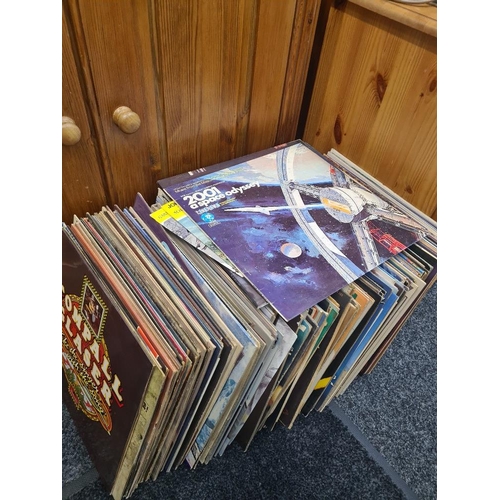 33 - Quantity of vinyl LP records to include many by John Denver, Justin Hayward and the Moody Blues. Als... 