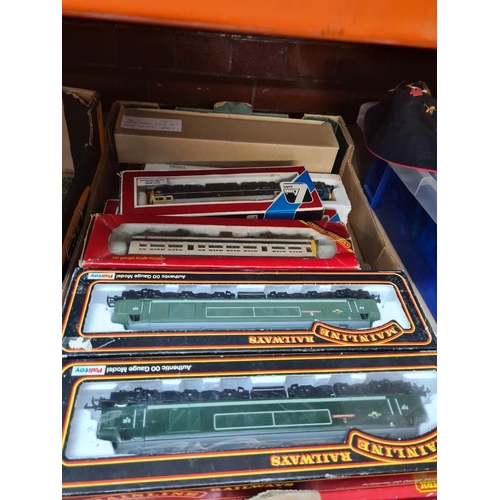 126 - Tray of OO gauge Diesel locomotives examples by Mainline and Hornby