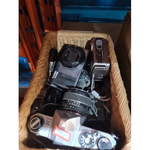 144 - Small quantity of cameras including Pentax SLR