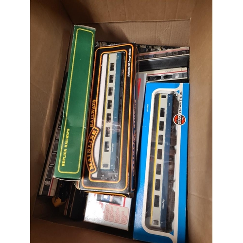 236 - Quantity of OO gauge Diesel engines, passenger carriages and similar (2 boxes)