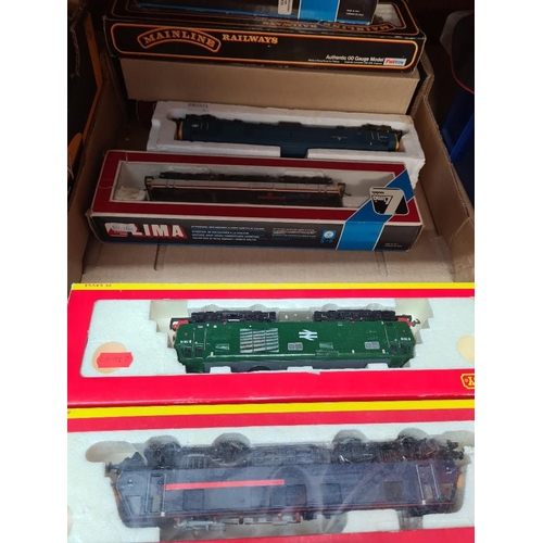 126 - Tray of OO gauge Diesel locomotives examples by Mainline and Hornby