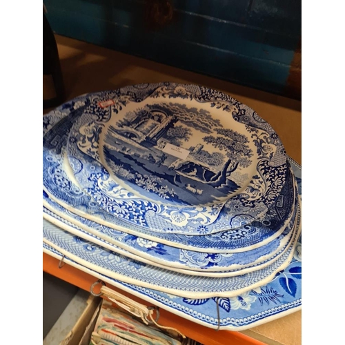 132 - Quantity of blue and white platters and similar (6)